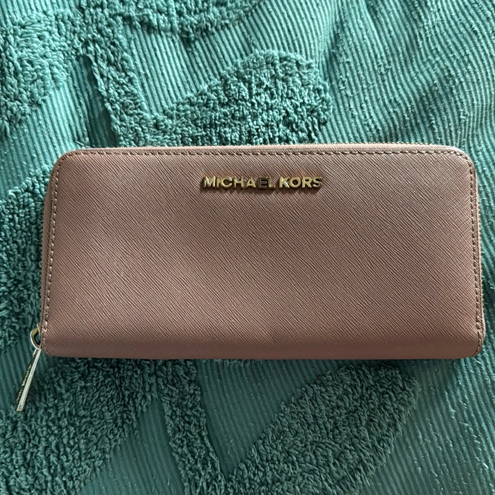 Michael Kors Light Pink Zip Wallet